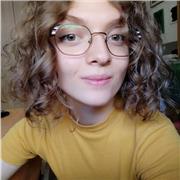 Studentessa universitaria offre lezioni di disegno tecnico